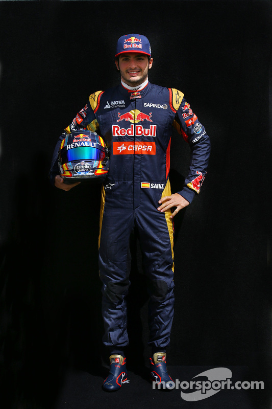 红牛二队险胜哈斯车队，塞恩斯扛起全队