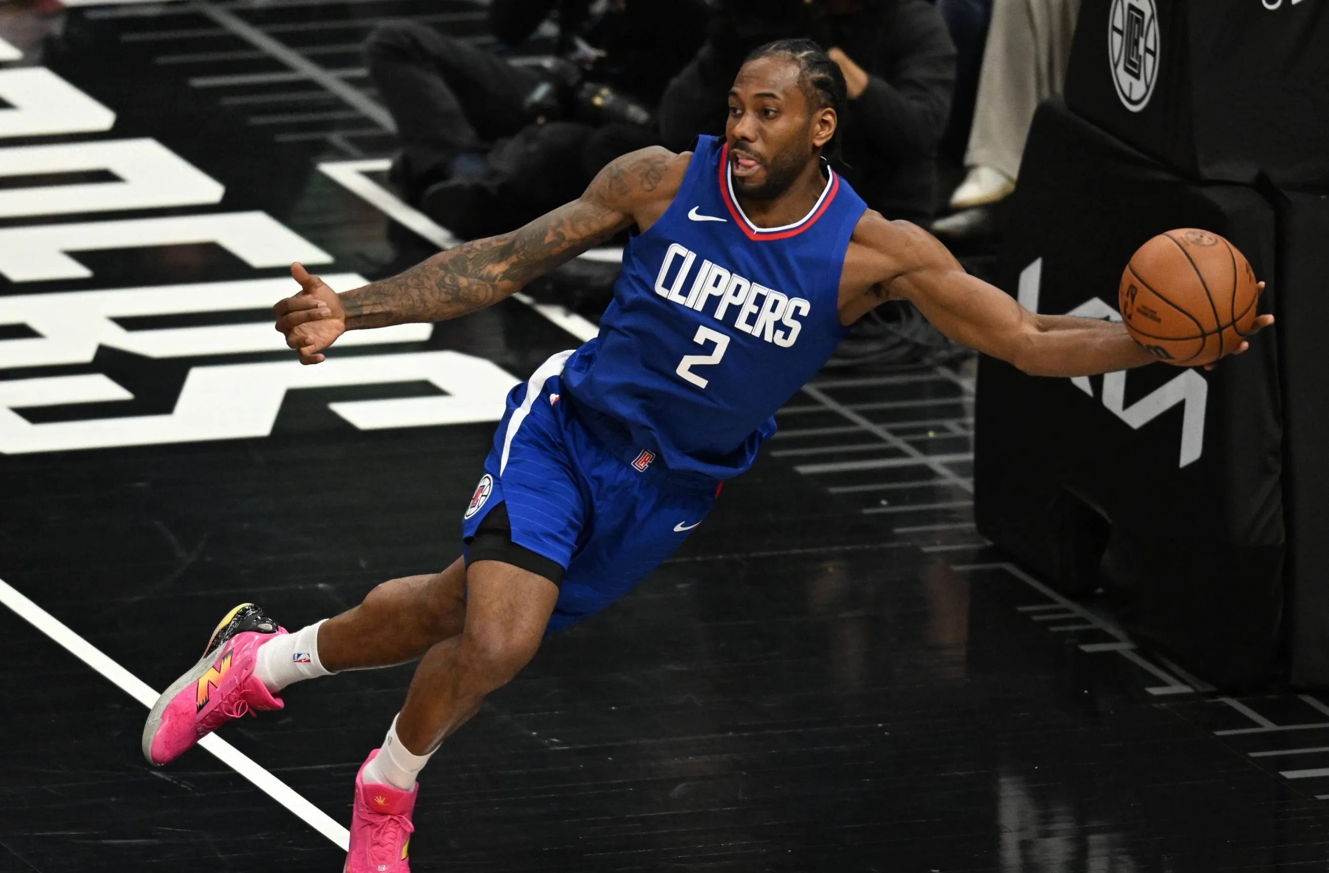 猛龙横扫快船，布克状态火热