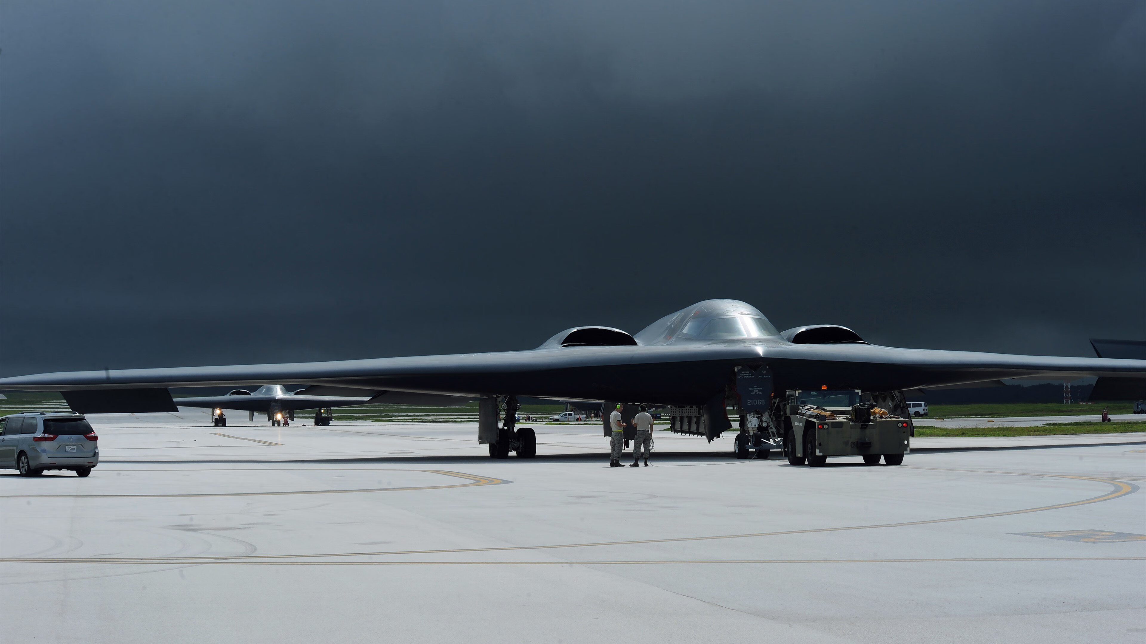 绿茵场与硬木地板的共鸣，寂静三分钟与十四秒